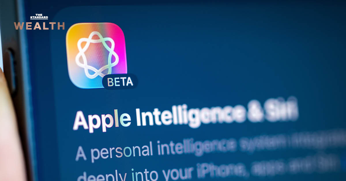 ภาพโลโก้ Apple และ Siri พร้อมข้อความเกี่ยวกับการอัปเกรด Siri ด้วย Gemini ของ Google