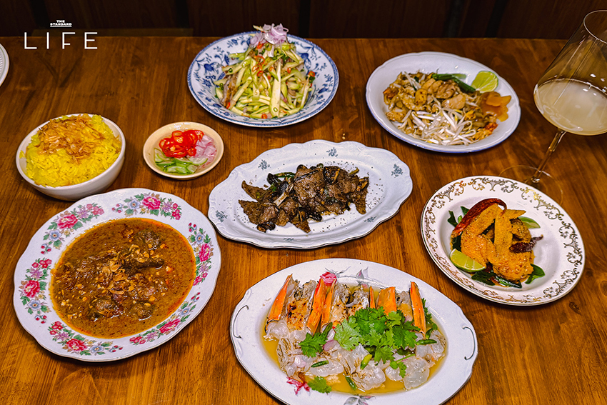 ภาพบรรยากาศร้านอาหารไทย บ้านลำไย ที่ทองหล่อ 14