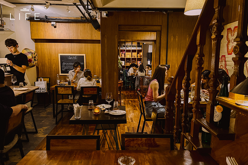 ภาพบรรยากาศร้านอาหารไทย บ้านลำไย ที่ทองหล่อ 4