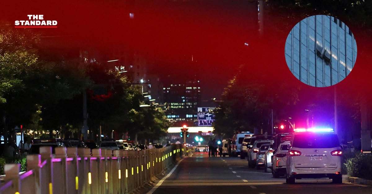 ภาพตึก CITIC Tower ในกรุงปักกิ่งที่ได้รับความเสียหายจากเหตุเครื่องบินชน