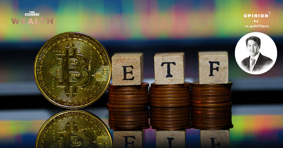 โลโก้ Bitcoin บนหน้าจอดิจิทัลพร้อมฉากหลังเมือง