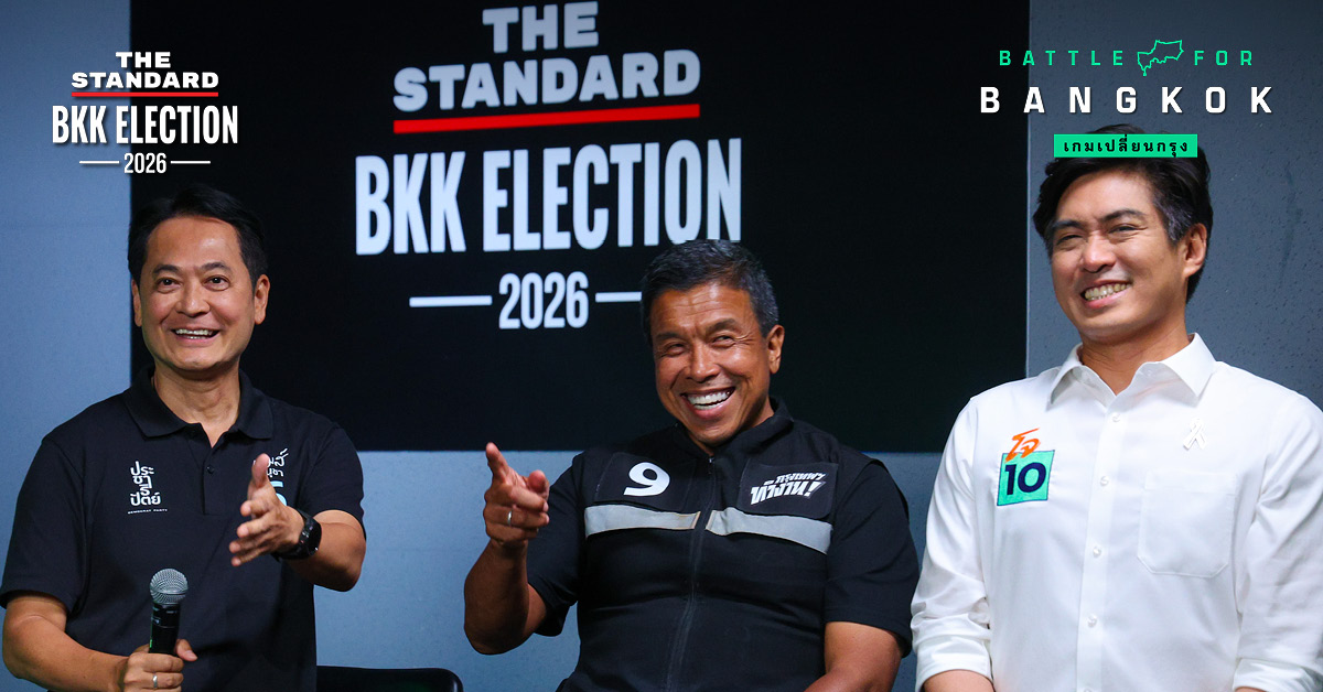ภาพผู้สมัครผู้ว่าฯ กทม. ทั้ง 3 คนบนเวทีดีเบต THE STANDARD