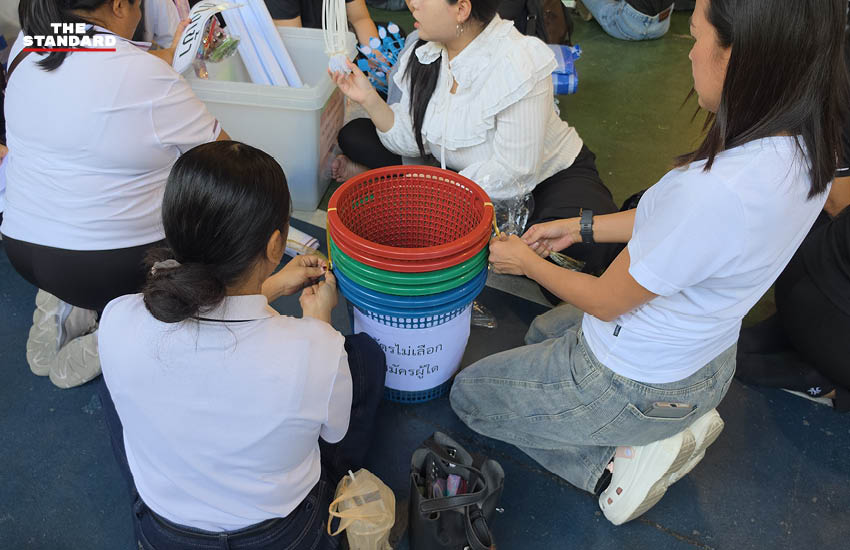 ประธาน กกต. ตรวจเยี่ยมสถานที่ส่งมอบ ตรวจรับบัตรเลือกตั้ง หีบบัตร คูหา และวัสดุอุปกรณ์ ในการเลือกตั้ง 4