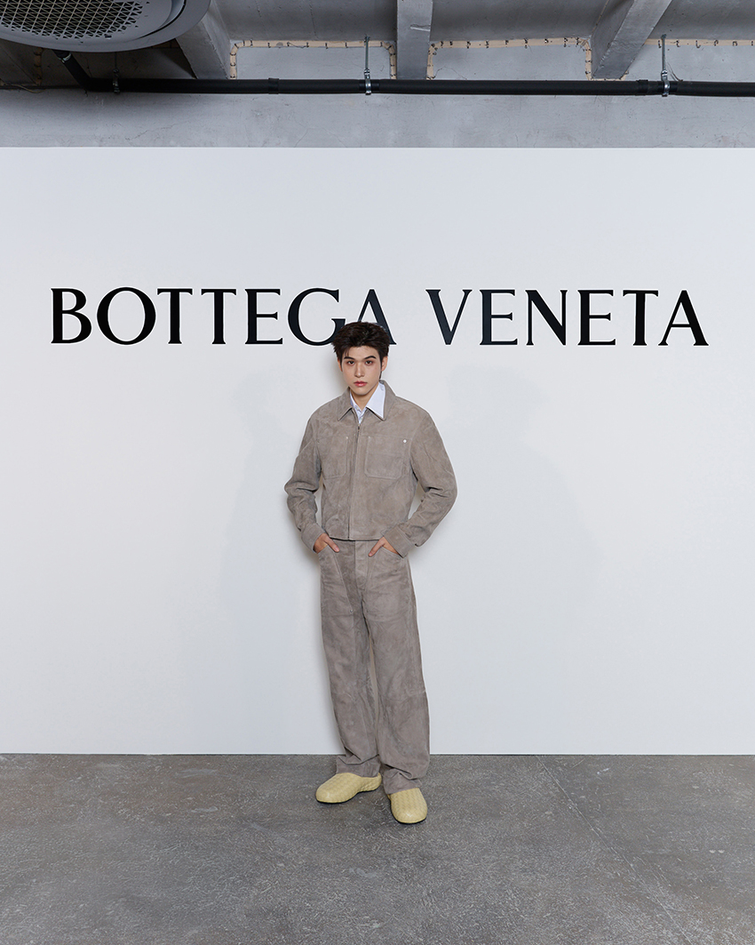 ภาพผลงานศิลปะจัดแสดงในนิทรรศการ Weaving Matter and Memory ของ Bottega Veneta ที่ Bangkok Kunsthalle 8