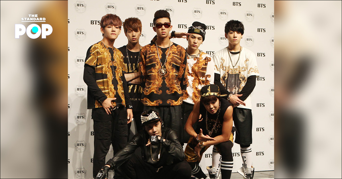 สมาชิกวง BTS โพสท่าถ่ายภาพในงาน Debut Showcase ที่ Ilchi Art Hall