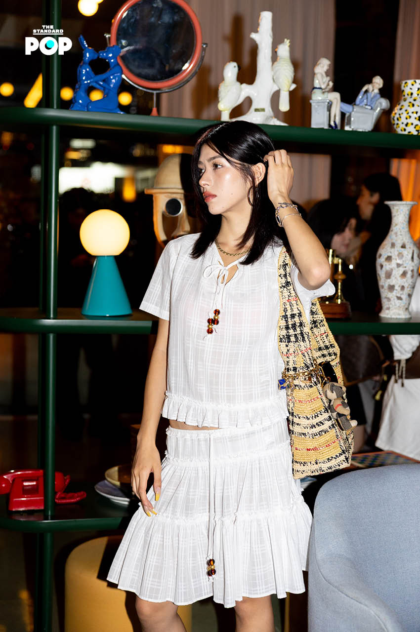 ภาพบรรยากาศโรงแรม The Standard, Bangkok Mahanakhon ที่ได้รับการตกแต่งในสไตล์ Burberry ด้วยลายตาราง The Burberry Check และโทนสีเหลืองสดใส 14