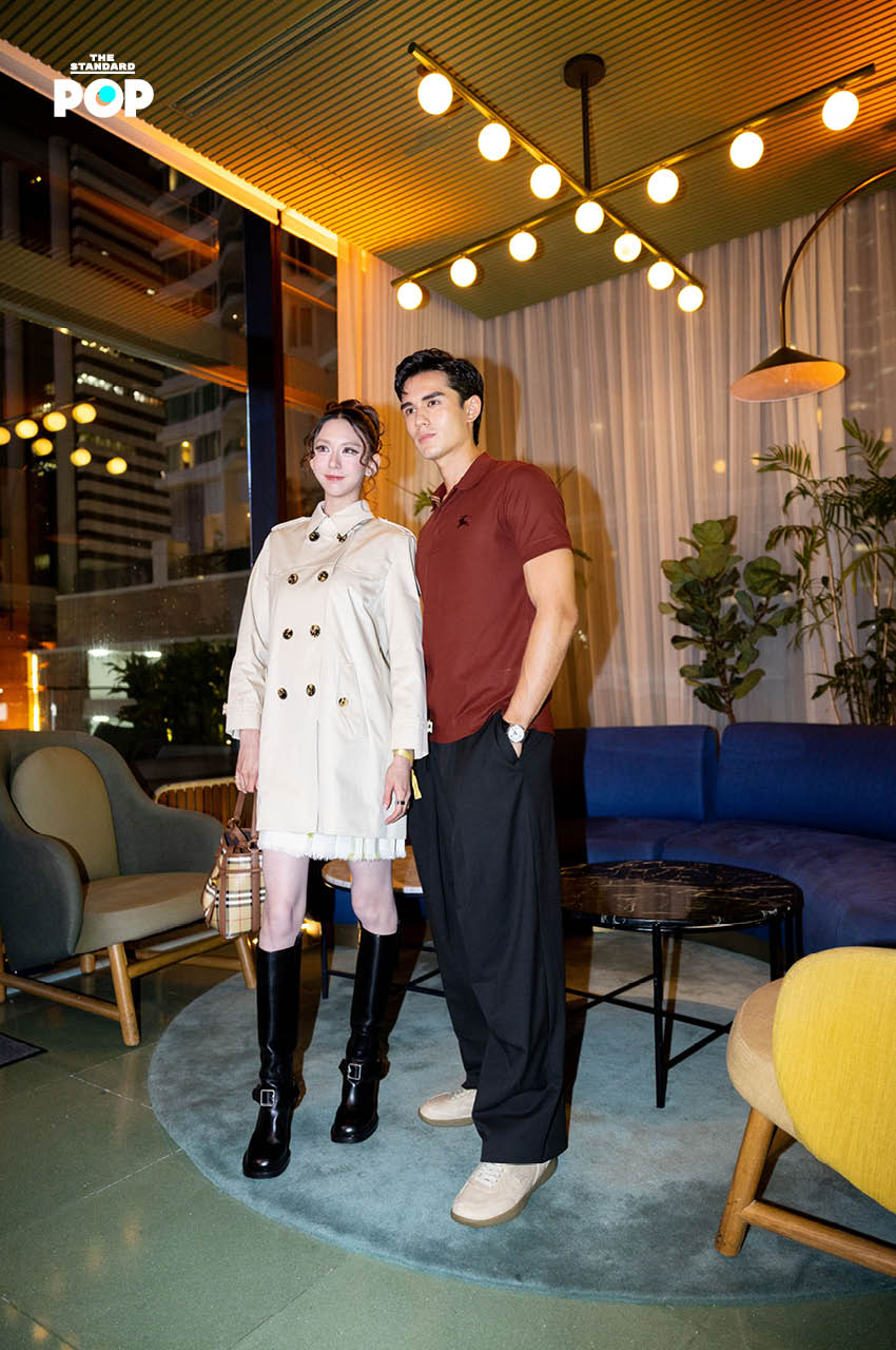ภาพบรรยากาศโรงแรม The Standard, Bangkok Mahanakhon ที่ได้รับการตกแต่งในสไตล์ Burberry ด้วยลายตาราง The Burberry Check และโทนสีเหลืองสดใส 17