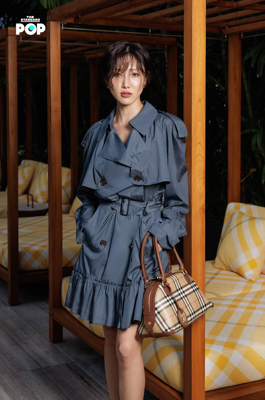 ภาพบรรยากาศโรงแรม The Standard, Bangkok Mahanakhon ที่ได้รับการตกแต่งในสไตล์ Burberry ด้วยลายตาราง The Burberry Check และโทนสีเหลืองสดใส 6