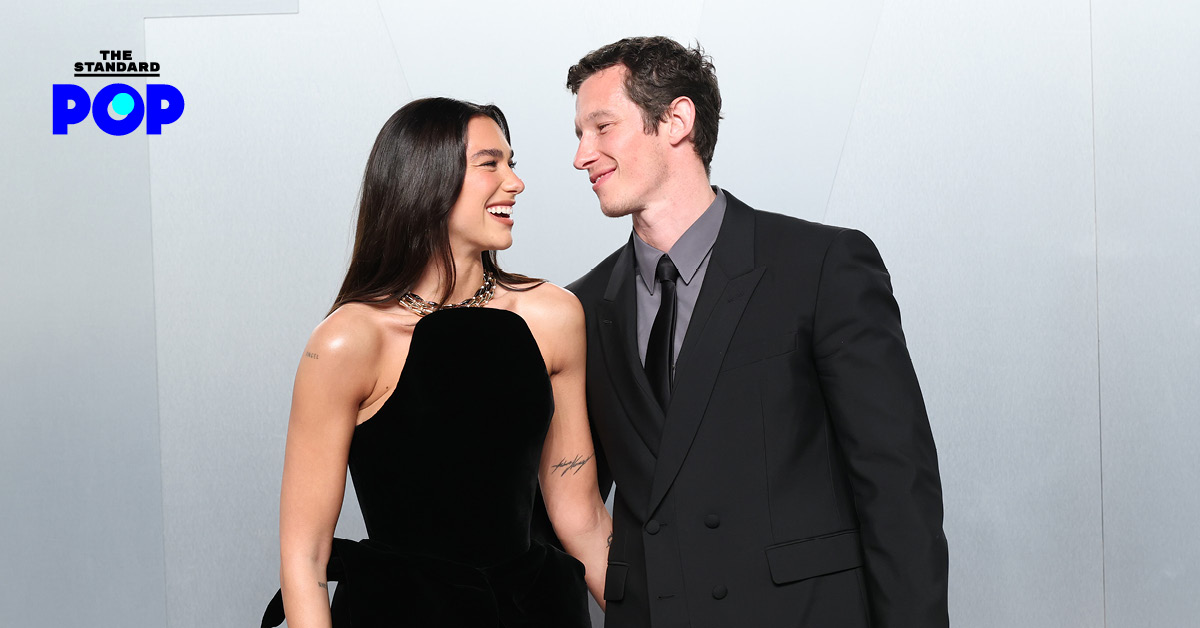 Dua Lipa และ Callum Turner เดินทางมาร่วมงาน Vanity Fair