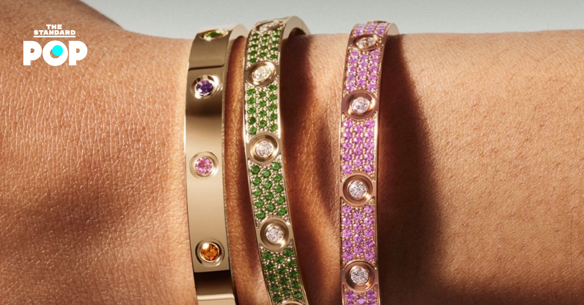 ภาพกำไล Love Bracelet คอลเล็กชันใหม่จาก Cartier ประดับด้วยอัญมณีหลากสีสัน