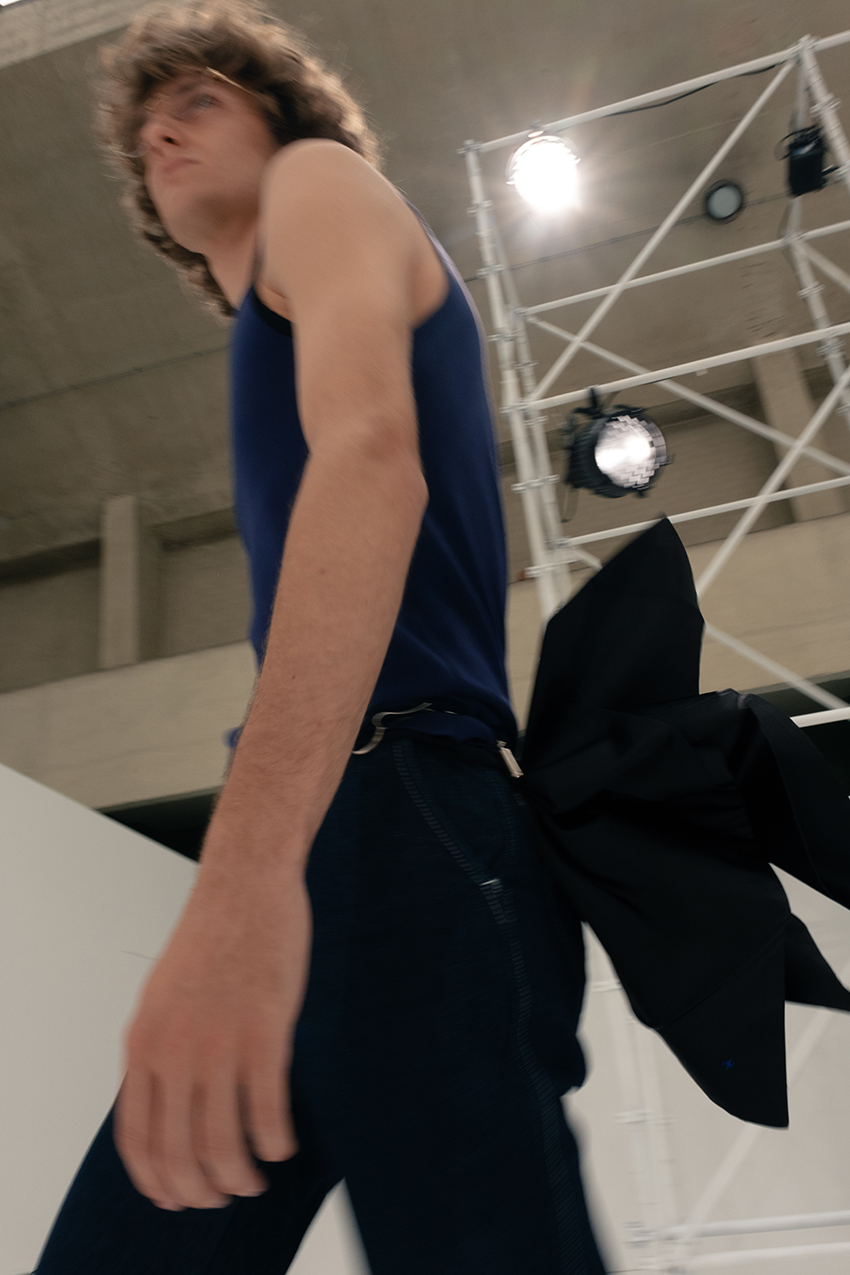 ภาพนายแบบในชุดจากคอลเล็กชัน CELINE MEN’S SPRING/SUMMER 2027 2