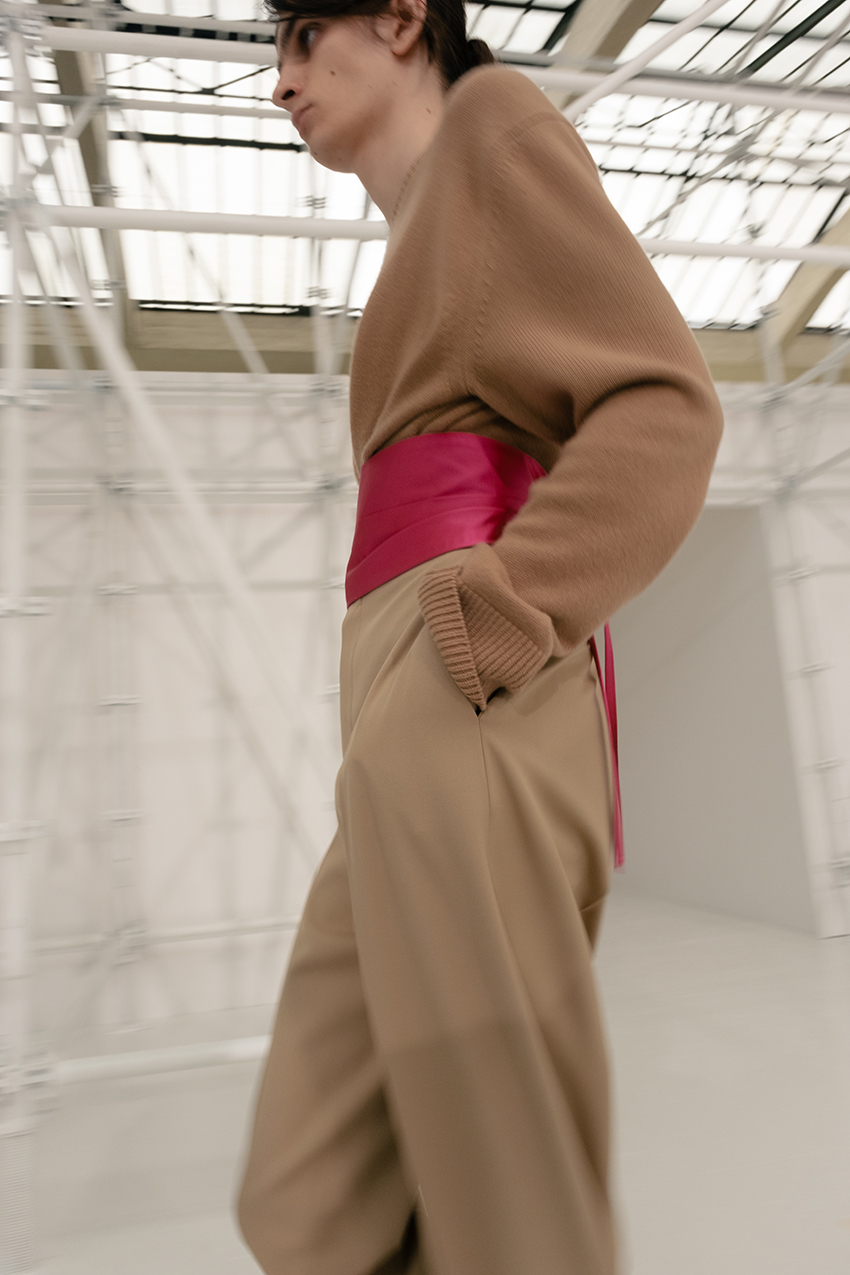 ภาพนายแบบในชุดจากคอลเล็กชัน CELINE MEN’S SPRING/SUMMER 2027 8