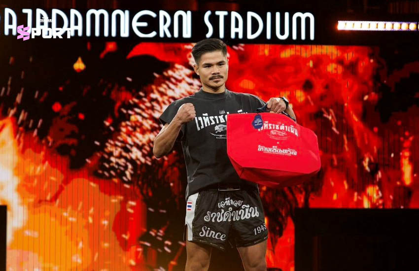 ภาพกระเป๋ารุ่นพิเศษ Central x Rajadamnern Stadium Bag ที่ผสานโลโก้เซ็นทรัลและยันต์ 8 ทิศของเวทีมวยราชดำเนิน 2