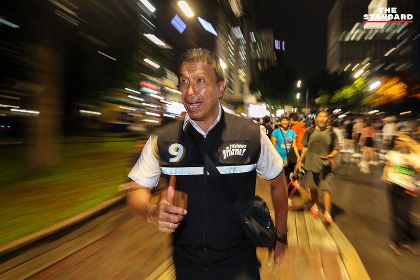 ภาพชัชชาติ สิทธิพันธุ์ ขณะลงพื้นที่หาเสียงในแคมเปญ 'ทริปทัวร์ทั่วกรุง' 14