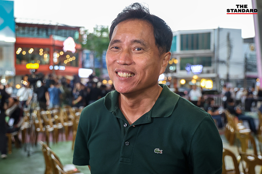 ทีมงานชัชชาติ สิทธิพันธุ์ และผู้สนับสนุนติดตามผลการเลือกตั้งผู้ว่าฯ กทม. ที่สเตเดียมวัน 5