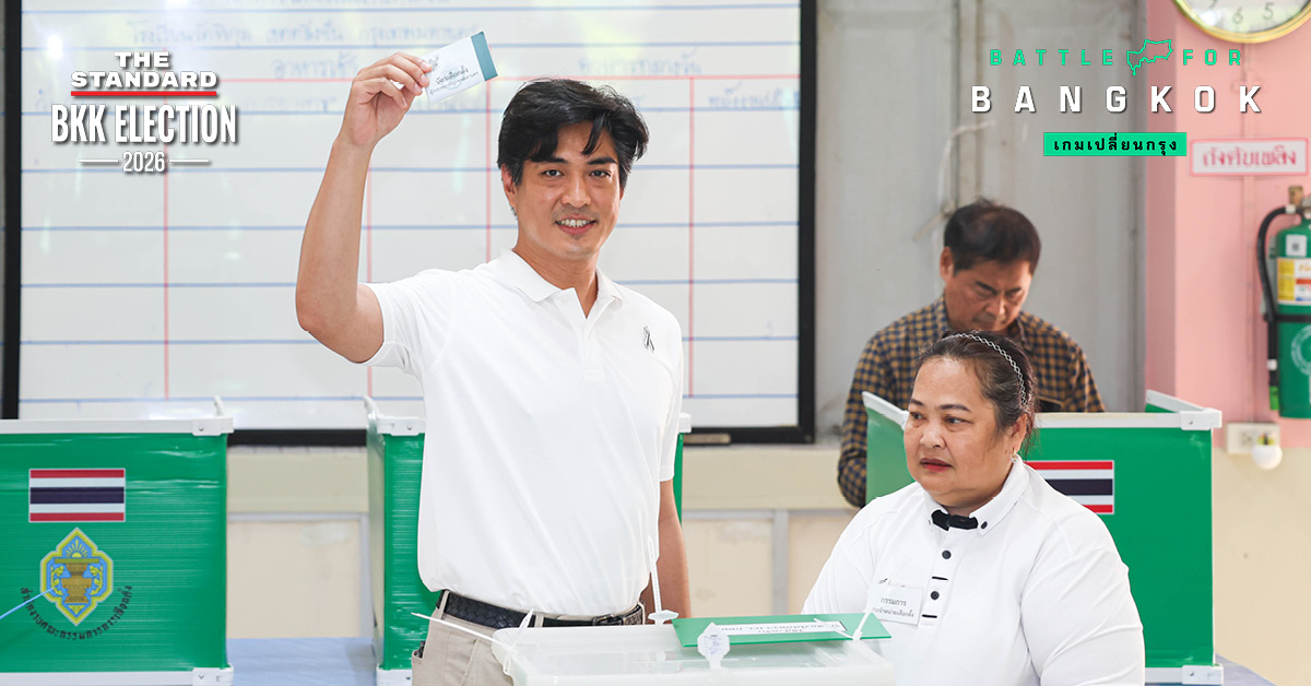 ชัยวัฒน์ สถาวรวิจิตร ผู้สมัครผู้ว่าฯ กทม. พรรคประชาชน กำลังใช้สิทธิ์เลือกตั้งที่หน่วยเลือกตั้ง