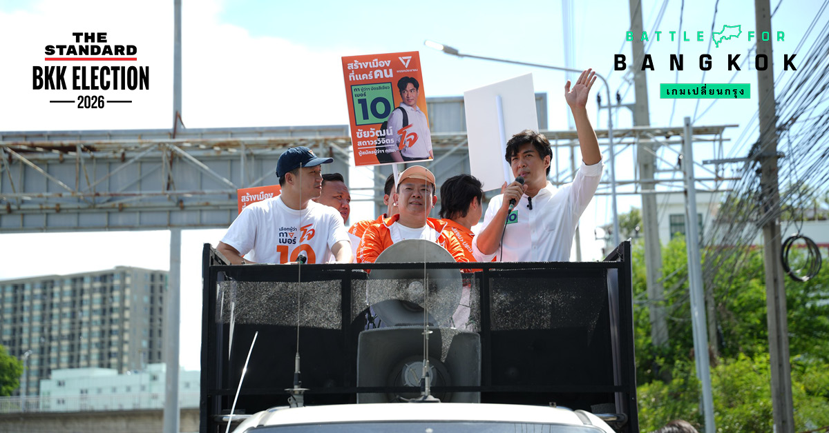 ชัยวัฒน์ สถาวรวิจิตร ผู้สมัครผู้ว่าฯ กทม. พรรคประชาชน บนรถแห่หาเสียง