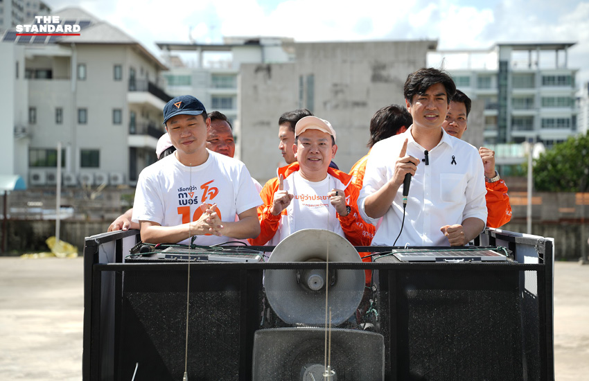 ชัยวัฒน์ สถาวรวิจิตร ผู้สมัครผู้ว่าฯ กทม. พรรคประชาชน บนรถแห่หาเสียง 3