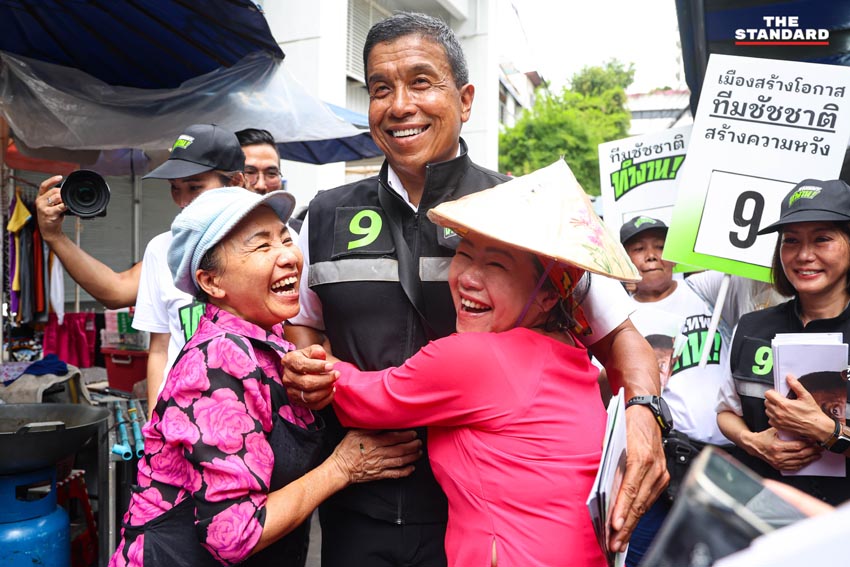 ชัชชาติ สิทธิพันธุ์ ผู้สมัครผู้ว่าฯ กทม. ลงพื้นที่หาเสียงพบปะประชาชนและผู้ค้าบริเวณสีลม-ซอยละลายทรัพย์ 1