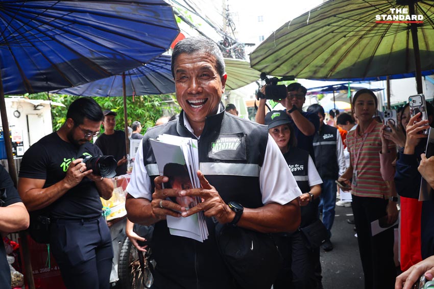 ชัชชาติ สิทธิพันธุ์ ผู้สมัครผู้ว่าฯ กทม. ลงพื้นที่หาเสียงพบปะประชาชนและผู้ค้าบริเวณสีลม-ซอยละลายทรัพย์ 2
