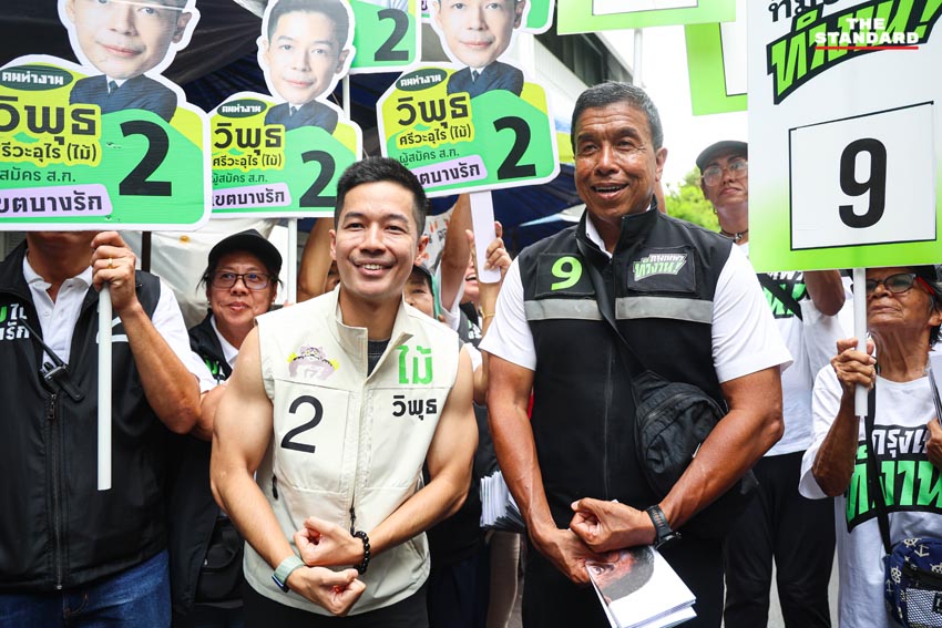 ชัชชาติ สิทธิพันธุ์ ผู้สมัครผู้ว่าฯ กทม. ลงพื้นที่หาเสียงพบปะประชาชนและผู้ค้าบริเวณสีลม-ซอยละลายทรัพย์ 3