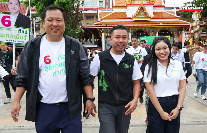 ชัชชาติ สิทธิพันธุ์ ลงพื้นที่พบปะประชาชนและผู้สมัคร ส.ก. ที่โรงเรียนผู้สูงอายุยานนาวา 2