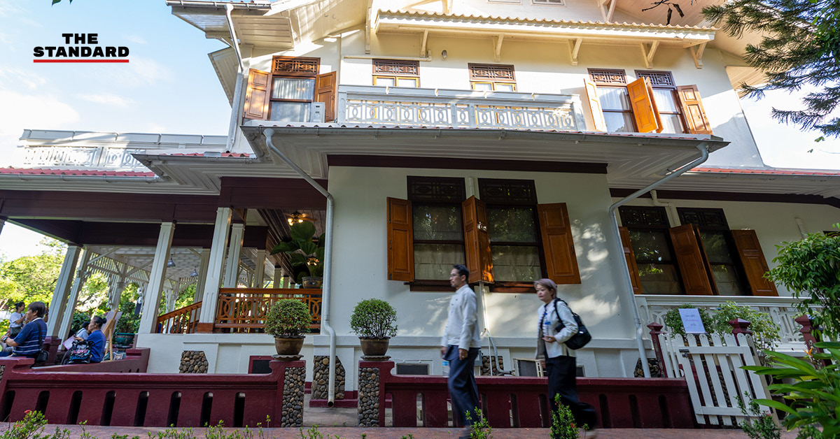 ภาพบรรยากาศประชาชนเข้าชมวังท่าเจดีย์กิ่ว อดีตกงสุลสหรัฐฯ เชียงใหม่