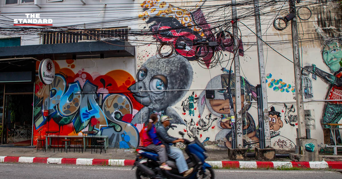 ภาพสตรีทอาร์ตบนกำแพงในเขตเมืองเก่าเชียงใหม่