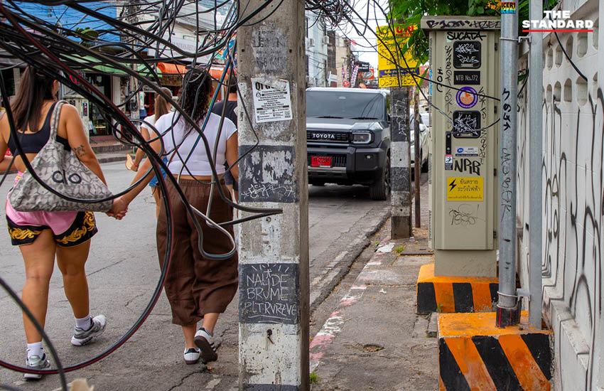 ภาพสตรีทอาร์ตบนกำแพงในเขตเมืองเก่าเชียงใหม่ 9