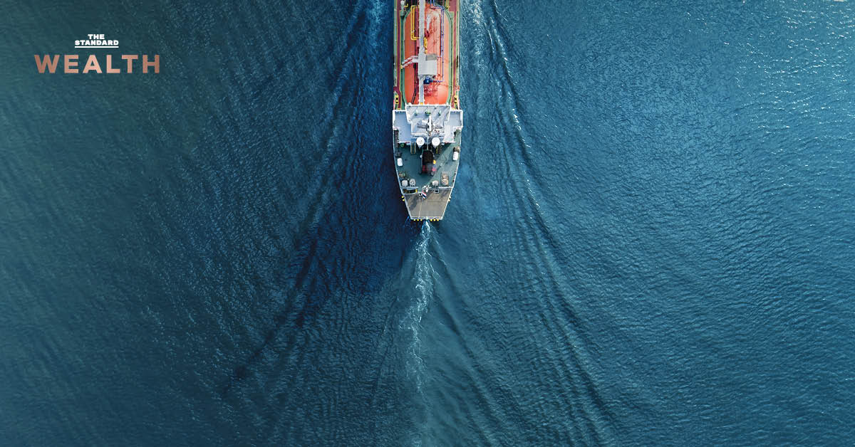ภาพเรือบรรทุกน้ำมันขนาดใหญ่กลางทะเล