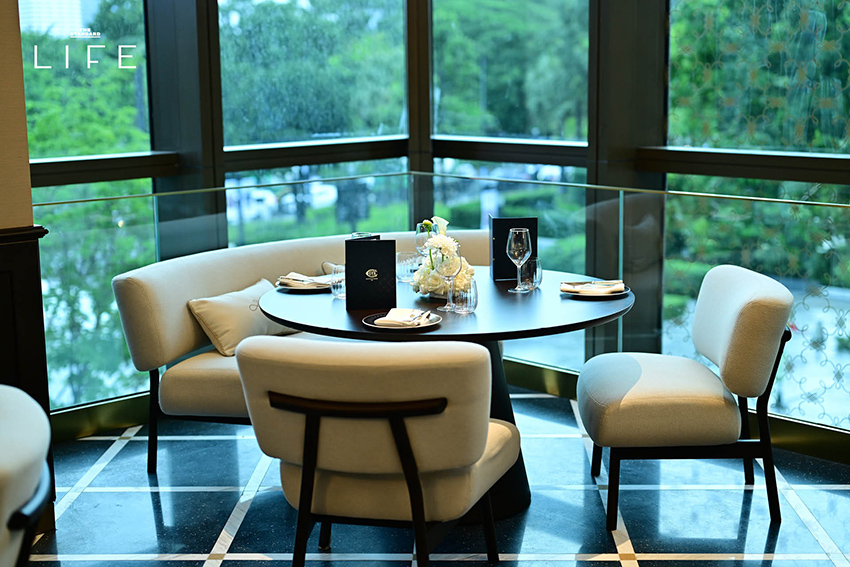 แฟลกชิพสโตร์ COVA ที่ One Bangkok ซึ่งเป็นสาขาที่ใหญ่ที่สุดในเอเชีย 6