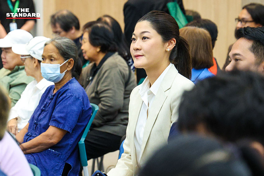 ปลัดกระทรวงดีอีและรัฐมนตรีดีอีชี้แจงโครงการ TH-AI Passport ในเวทีเสวนา 14