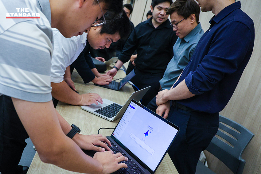 ปลัดกระทรวงดีอีและรัฐมนตรีดีอีชี้แจงโครงการ TH-AI Passport ในเวทีเสวนา 17
