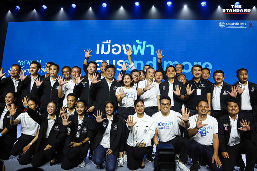 ภาพแกนนำพรรคประชาธิปัตย์และผู้สมัครผู้ว่าฯ กทม. ‘อนุชา บูรพชัยศรี’ บนเวทีปราศรัยใหญ่ 2