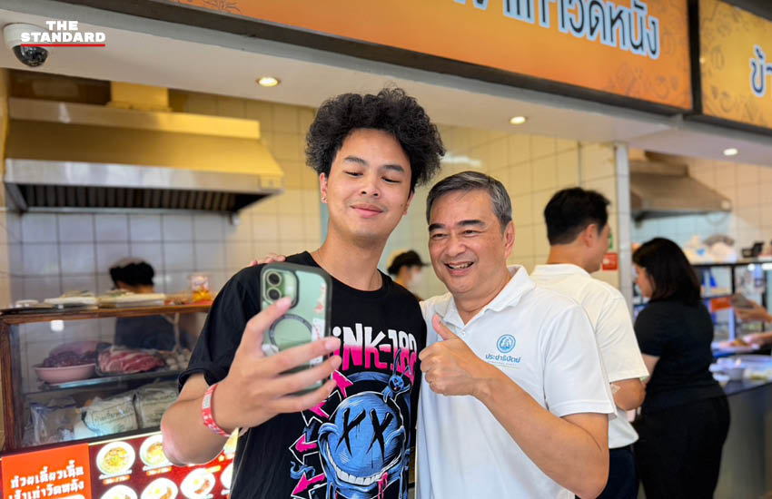 อภิสิทธิ์ เวชชาชีวะ และอนุชา บูรพชัยศรี หาเสียงเลือกตั้งผู้ว่าฯ กทม. ที่ซันพลาซ่า 2