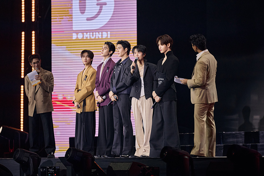 นักแสดง DOMUNDI รวมตัวในงาน DMD LINE UP 2026 3