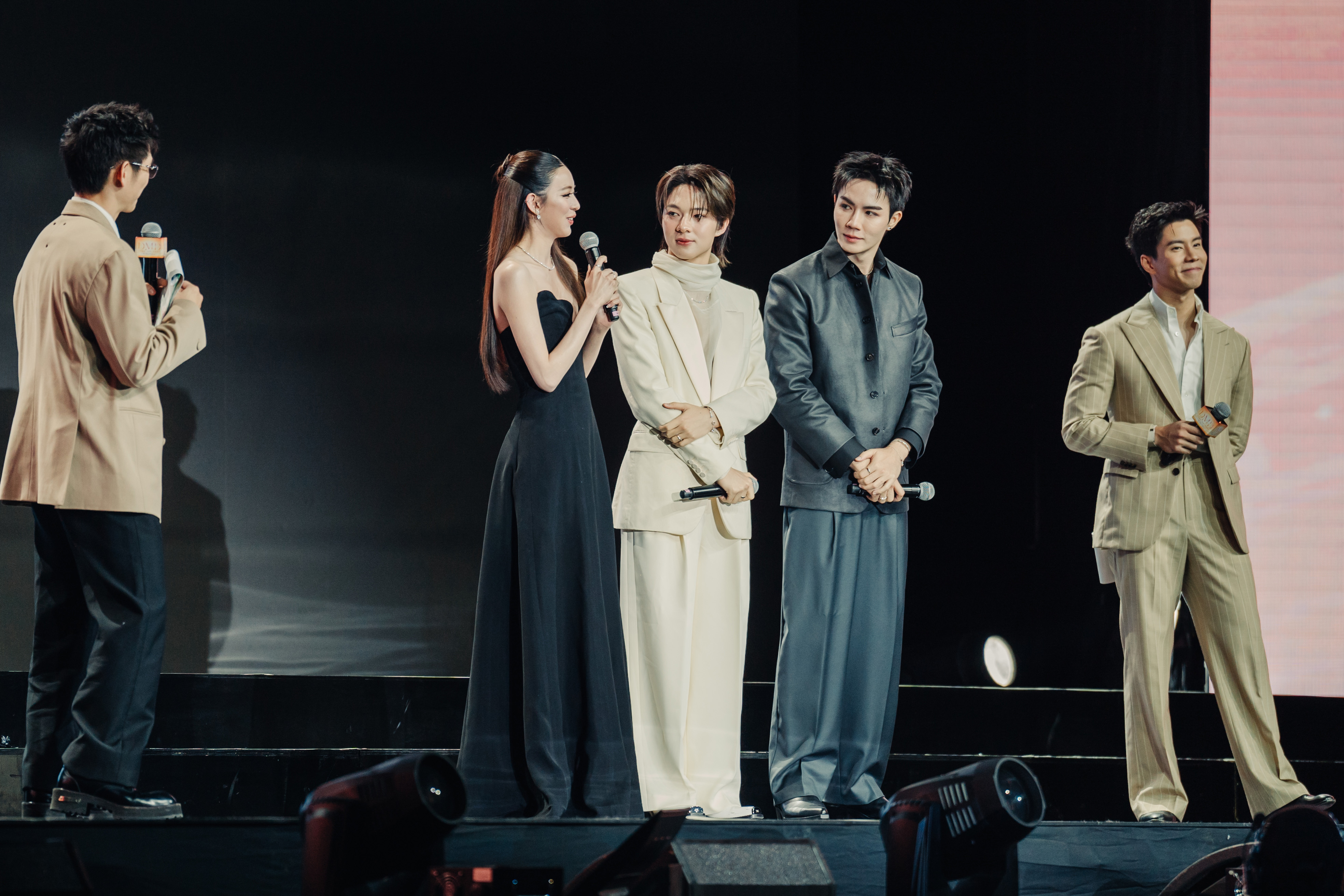 นักแสดง DOMUNDI รวมตัวในงาน DMD LINE UP 2026 9