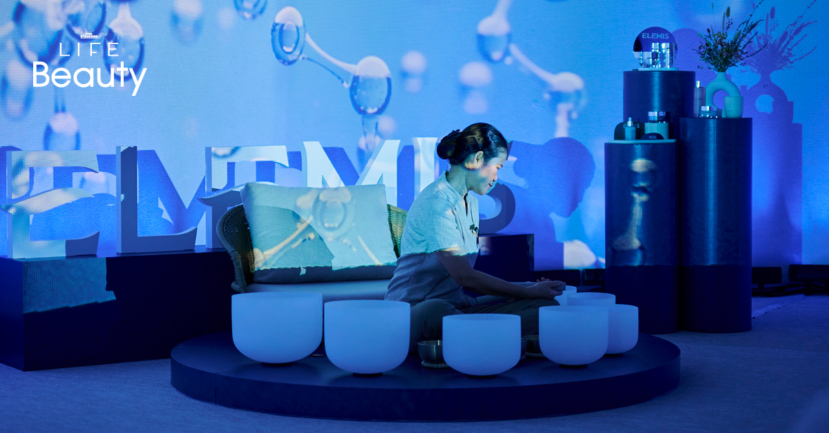 ภาพผลิตภัณฑ์ ELEMIS Ultra Smart Collection และบรรยากาศการทำทรีตเมนต์บำรุงผิวหน้า