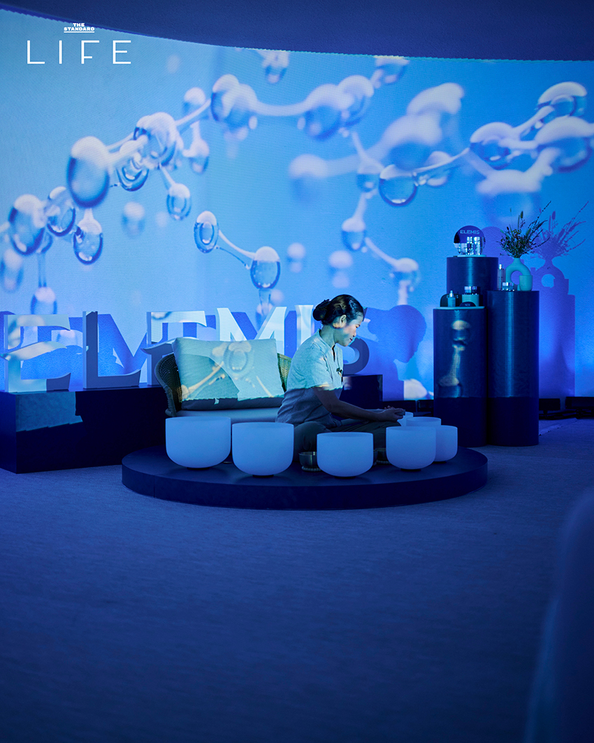 ภาพผลิตภัณฑ์ ELEMIS Ultra Smart Collection และบรรยากาศการทำทรีตเมนต์บำรุงผิวหน้า 1