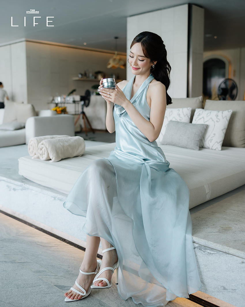 ภาพผลิตภัณฑ์ ELEMIS Ultra Smart Collection และบรรยากาศการทำทรีตเมนต์บำรุงผิวหน้า 4