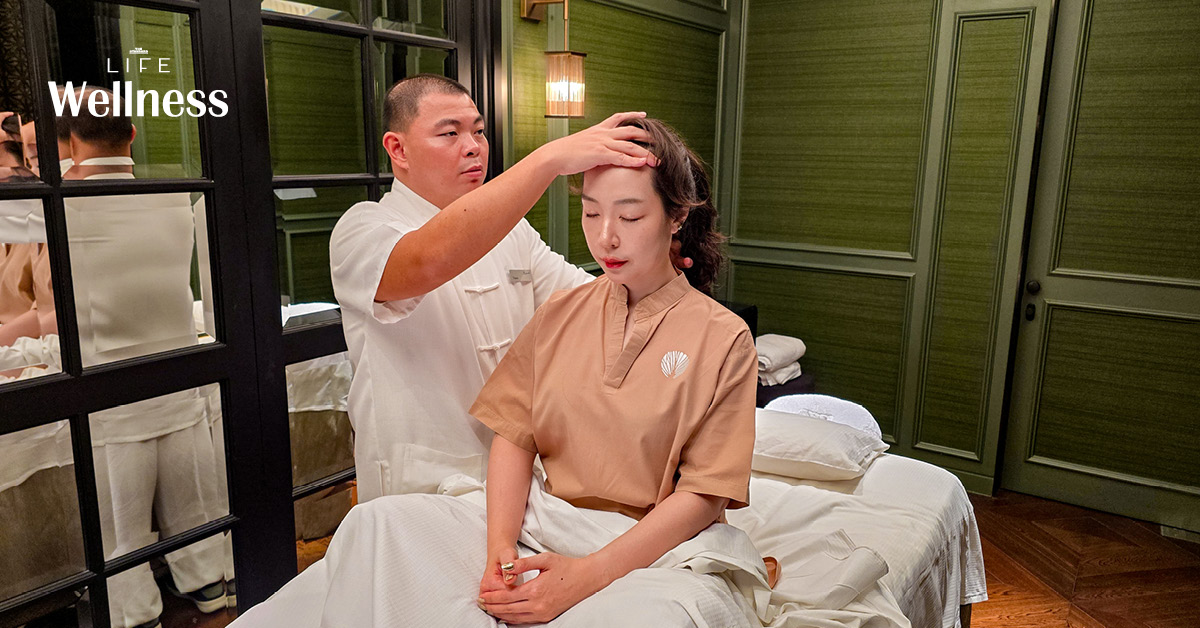 ภาพการทำทรีตเมนต์ Ener-Qi Massage เพื่อปลดล็อกระบบประสาทและปรับสมดุลร่างกาย