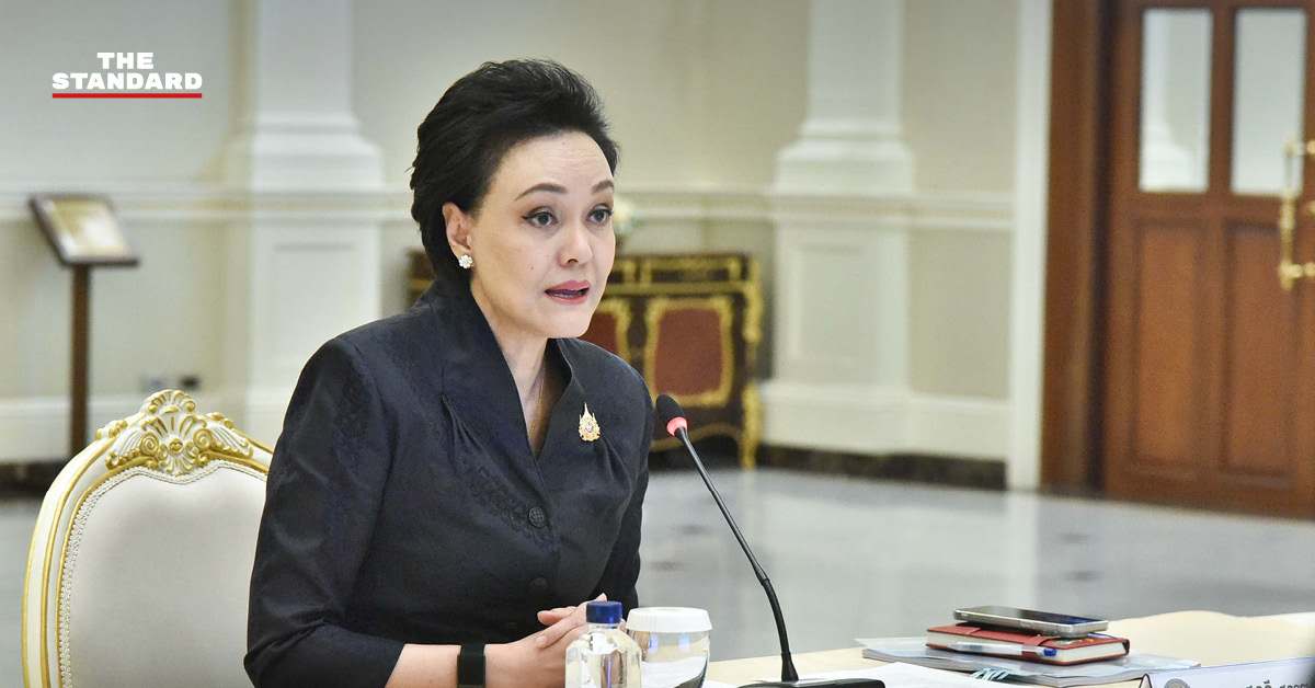ศุภจี สุธรรมพันธุ์ รองนายกรัฐมนตรีและรัฐมนตรีว่าการกระทรวงพาณิชย์ แถลงข่าวสถานการณ์ปุ๋ย