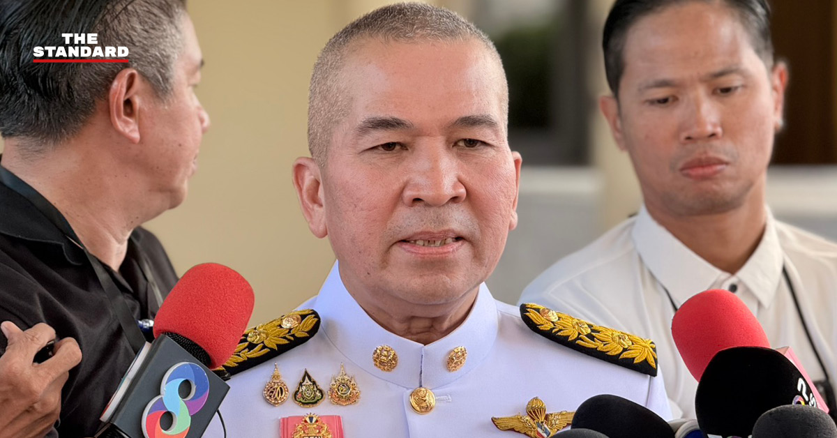 พล.ต.ท.รุทธพล เนาวรัตน์ รัฐมนตรีว่าการกระทรวงยุติธรรม ให้สัมภาษณ์สื่อมวลชน