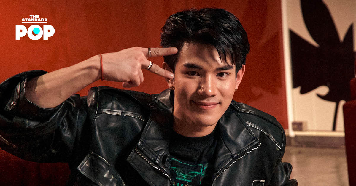 ภาพ โฟร์ท ณัฐวรรธน์ ยิ้มแย้มในรายการ THE INTERVIEW