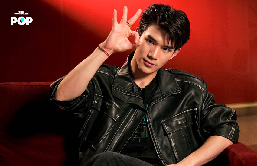 ภาพ โฟร์ท ณัฐวรรธน์ ยิ้มแย้มในรายการ THE INTERVIEW 2