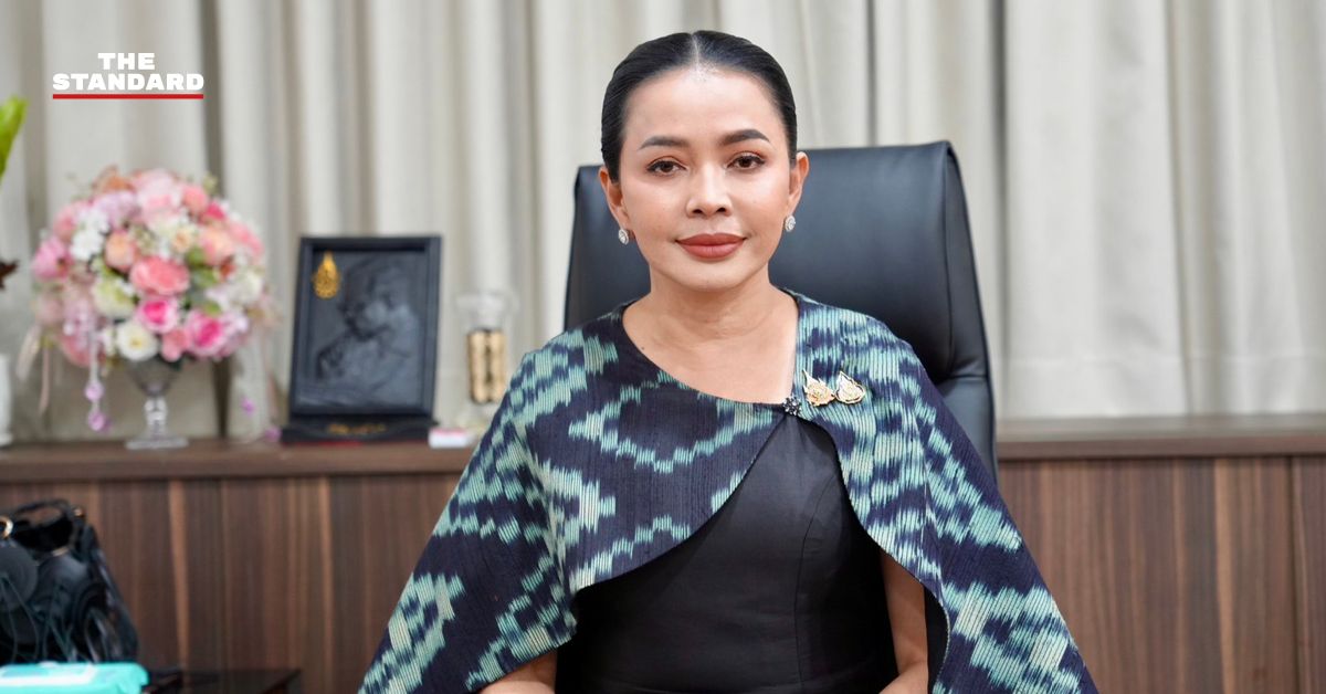 สุขสมรวย วันทนียกุล รัฐมนตรีประจำสำนักนายกรัฐมนตรี แถลงข่าวโครงการลดดอกเบี้ยกองทุนหมู่บ้าน