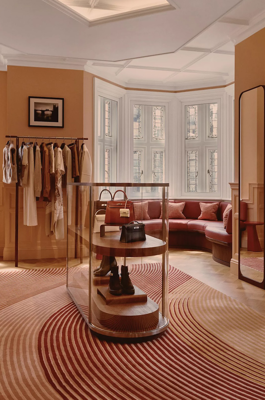 ภาพด้านหน้าแฟล็กชิปสโตร์ Hermès Maison Bond Street ในกรุงลอนดอน 3