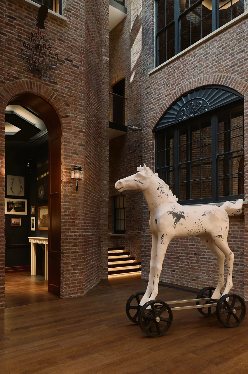 ภาพด้านหน้าแฟล็กชิปสโตร์ Hermès Maison Bond Street ในกรุงลอนดอน 5