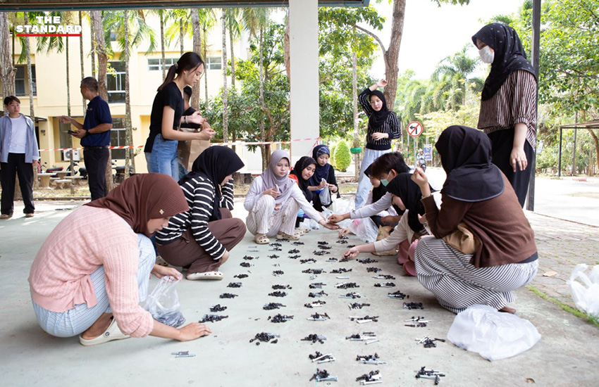 ตัวแทน HugHeartYai และ Agoda ร่วมมอบเฟอร์นิเจอร์ให้โรงเรียนและหน่วยงานที่ประสบภัยน้ำท่วมในหาดใหญ่ 4