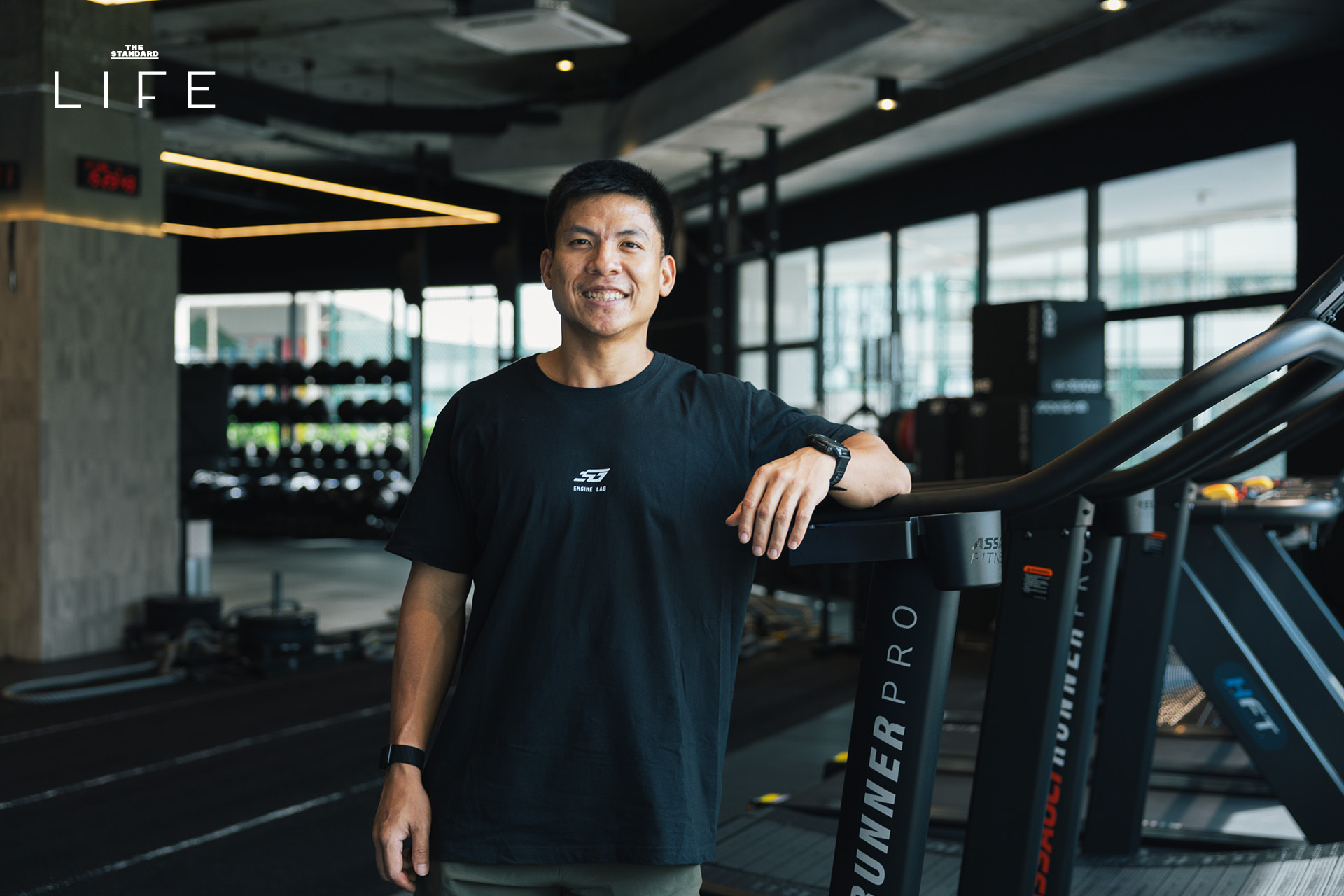โค้ชโค้กและนักกีฬาฝึกซ้อม HYROX ที่ Engine Lab 2